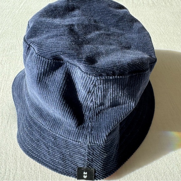 Lazy Oaf Flower Pot Reversible Bucket Hat - Picture 5 of 5